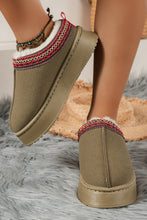 Cargar imagen en el visor de la galería, Sage Green Suede Print Plush Lined Snow Slide In Boots