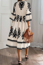 Cargar imagen en el visor de la galería, Beige Western Geometric Print 3/4 Sleeve Loose Midi Dress