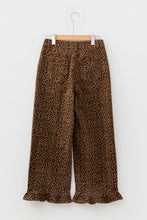 Cargar imagen en el visor de la galería, Brown Leopard Print Ruffled Hem Shift Jeans