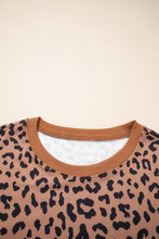 Cargar imagen en el visor de la galería, Khaki Leopard Striped Patchwork Plus Size Loose Sweatshirt