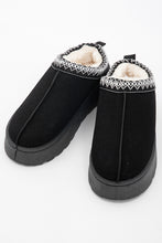 Cargar imagen en el visor de la galería, Black Suede Print Plush Lined Snow Slide In Boots