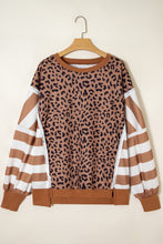 Cargar imagen en el visor de la galería, Khaki Leopard Striped Patchwork Plus Size Loose Sweatshirt