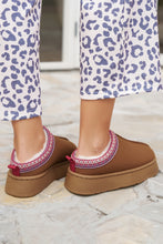 Cargar imagen en el visor de la galería, Chestnut Suede Contrast Print Plush Lined Snow Boots