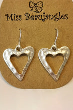 Cargar imagen en el visor de la galería, White Valentine Hollowed Heart Shape Earrings