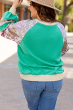 Cargar imagen en el visor de la galería, Sky Blue Plus Size Plaid Floral Patchwork Raglan Sleeve Sweatshirt