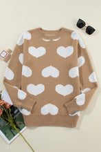 Cargar imagen en el visor de la galería, Khaki Contrast Heart Pattern Round Neck Sweater