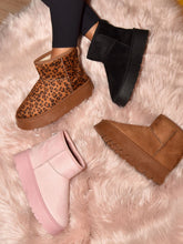 Cargar imagen en el visor de la galería, WILD DIVA Thermal Furry Leopard Platform Booties