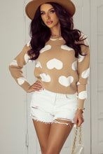Cargar imagen en el visor de la galería, Khaki Contrast Heart Pattern Round Neck Sweater