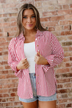 Cargar imagen en el visor de la galería, Red Stripe Patched Pocket Side Slit Loose Shirt