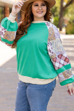Cargar imagen en el visor de la galería, Sky Blue Plus Size Plaid Floral Patchwork Raglan Sleeve Sweatshirt