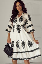 Cargar imagen en el visor de la galería, Beige Western Geometric Print 3/4 Sleeve Loose Midi Dress