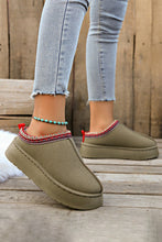 Cargar imagen en el visor de la galería, Sage Green Suede Print Plush Lined Snow Slide In Boots