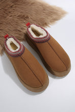 Cargar imagen en el visor de la galería, Chestnut Suede Contrast Print Plush Lined Snow Boots
