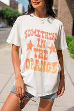 Cargar imagen en el visor de la galería, White SOMETHING IN THE ORANGE Graphic Crew Neck T Shirt