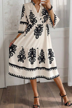 Cargar imagen en el visor de la galería, Beige Western Geometric Print 3/4 Sleeve Loose Midi Dress