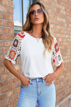 Cargar imagen en el visor de la galería, White Floral Crochet Short Sleeve Top