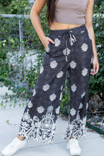 Cargar imagen en el visor de la galería, Black Bohemian Printed Drawstring Waist Wide Leg Pants