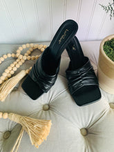 Cargar imagen en el visor de la galería, Scrunch Kitten Heel Slides