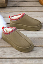 Cargar imagen en el visor de la galería, Sage Green Suede Print Plush Lined Snow Slide In Boots
