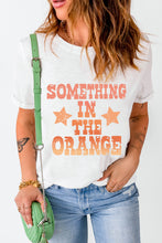 Cargar imagen en el visor de la galería, White SOMETHING IN THE ORANGE Graphic Crew Neck T Shirt