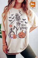 Cargar imagen en el visor de la galería, White Skull Pumpkin Face STAY SPOOKY Graphic Halloween T Shirt