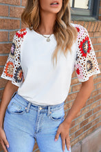 Cargar imagen en el visor de la galería, White Floral Crochet Short Sleeve Top