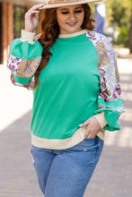 Cargar imagen en el visor de la galería, Sky Blue Plus Size Plaid Floral Patchwork Raglan Sleeve Sweatshirt