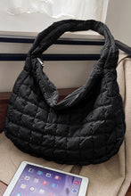 Cargar imagen en el visor de la galería, Black Quilted Zipper Large Shoulder Bag