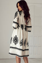 Cargar imagen en el visor de la galería, Beige Western Geometric Print 3/4 Sleeve Loose Midi Dress