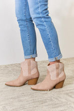 Cargar imagen en el visor de la galería, East Lion Corp Rhinestone Ankle Cowgirl Booties