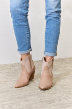 Cargar imagen en el visor de la galería, East Lion Corp Rhinestone Ankle Cowgirl Booties
