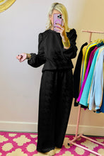 Cargar imagen en el visor de la galería, Black Textured Puff Sleeve Top and Pants Set
