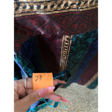 Cargar imagen en el visor de la galería, Salon Studio 90s Vintage Old Money Button Down Top
