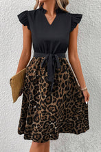 Cargar imagen en el visor de la galería, Black Flutter Sleeve Bodice Splicing Leopard Print Dress
