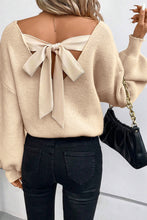 Cargar imagen en el visor de la galería, Apricot Lantern Sleeve V Neck Knot Back Sweater
