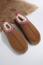 Cargar imagen en el visor de la galería, Chestnut Suede Contrast Print Plush Lined Snow Boots
