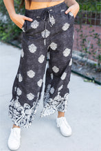 Cargar imagen en el visor de la galería, Black Bohemian Printed Drawstring Waist Wide Leg Pants
