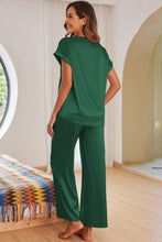 Cargar imagen en el visor de la galería, Dark Green Guipure Trim V Neck Satin Two-piece Set
