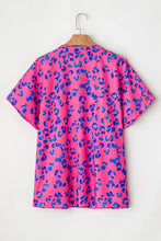 Load image into Gallery viewer, Rose Contrast Leopard Print Plus Size V Neck Blouse
