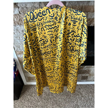Cargar imagen en el visor de la galería, 90s Inspired Bold Yellow Printed Duster Coat with Satin Trim
