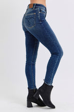 Cargar imagen en el visor de la galería, Judy Blue Full Size Mid-Rise Waist Skinny Jeans with Pockets
