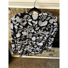 Cargar imagen en el visor de la galería, Vintage Reversible Women's Blazer - White &amp; Black 2-in-1 Jacket Leaves/Polka Dot

