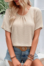 Cargar imagen en el visor de la galería, Oatmeal Guipure Lace Patch Textured T-shirt
