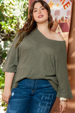 Cargar imagen en el visor de la galería, Jungle Green Plus Size V Neck Textured Knit Dolman Top
