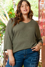 Cargar imagen en el visor de la galería, Jungle Green Plus Size V Neck Textured Knit Dolman Top
