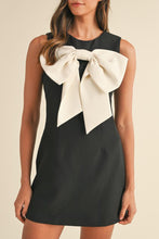 Cargar imagen en el visor de la galería, Black Contrast Bowknot Applique Crew Neck Sleeveless Mini Dress
