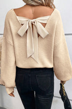 Cargar imagen en el visor de la galería, Apricot Lantern Sleeve V Neck Knot Back Sweater
