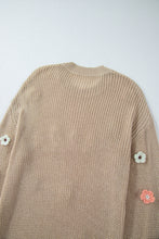 Cargar imagen en el visor de la galería, Parchment Hello Floral Embroidered Knit Loose Sweater
