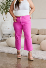 Cargar imagen en el visor de la galería, Full Size Tummy Control High Waist Raw Hem Jeans
