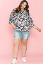 Cargar imagen en el visor de la galería, Brown Leopard Print V Neck Batwing Sleeve Plus Size Top
